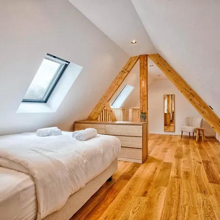Luxurious 7-bedroom 10 Minutes From Deauville Villa Saint-Gâtien-des-Bois