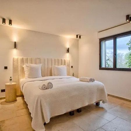 Villa Luxurious 7-bedroom 10 Minutes From Deauville
