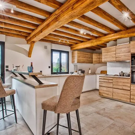 Villa Luxurious 7-bedroom 10 Minutes From Deauville