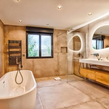 Luxurious 7-bedroom 10 Minutes From Deauville וילה Saint-Gâtien-des-Bois
