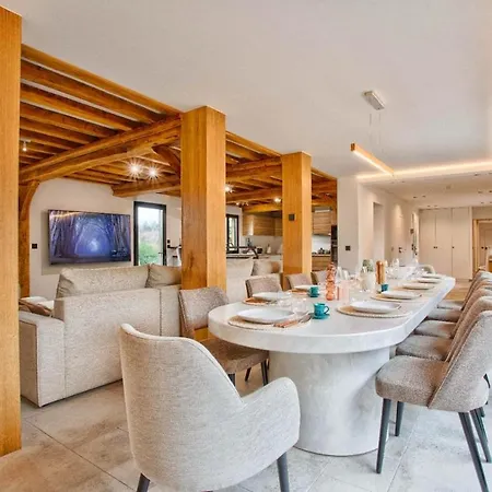 Luxurious 7-bedroom 10 Minutes From Deauville וילה